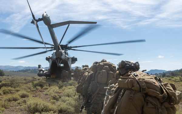 3rd Bn., 4th Marines conduct helicopter extractions during MTX 4-26