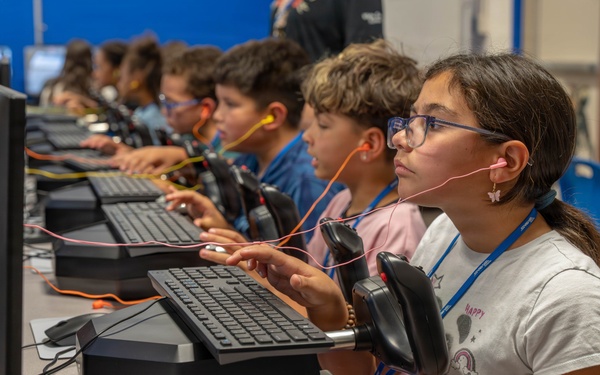 STARBASE Holloman students explore aviation through flight simulators