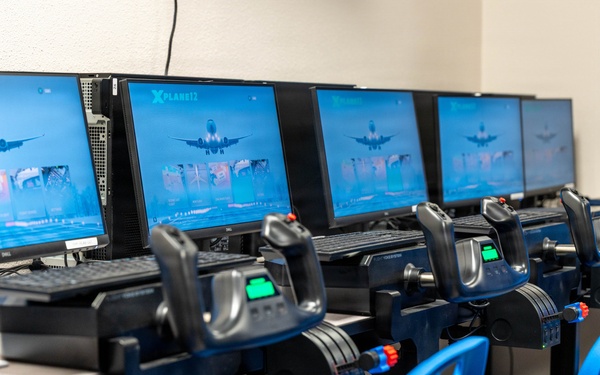 STARBASE Holloman students explore aviation through flight simulators
