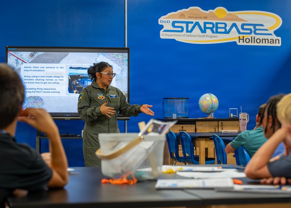 STARBASE Holloman students explore aviation through flight simulators