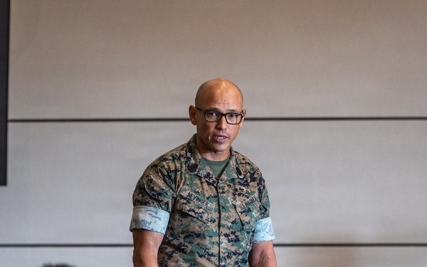 I MEF Sgt. Maj. Visits SNCO Leadership School 5-26