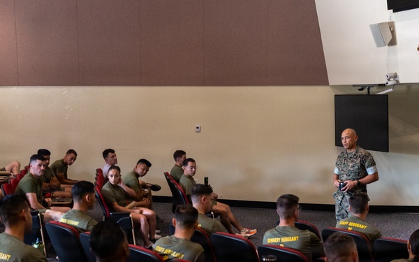 I MEF Sgt. Maj. Visits SNCO Leadership School 5-26