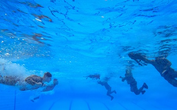 5th Air Naval Gunfire Liaison Company hosts swim qualification