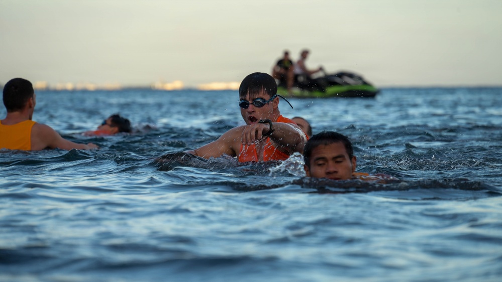 DELAYEN 26: MRF-D Marines, French soldiers participate in physical training