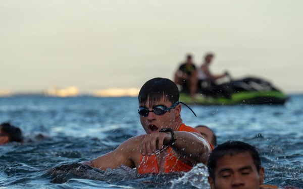 DELAYEN 26: MRF-D Marines, French soldiers participate in physical training