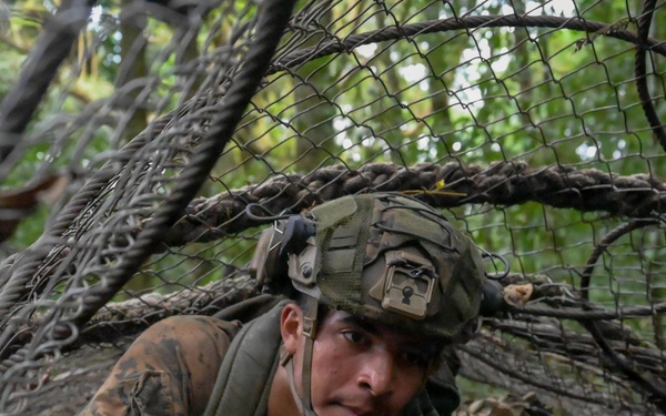 DELAYEN 26: MRF-D Marines, French soldiers participate in squad obstacle course