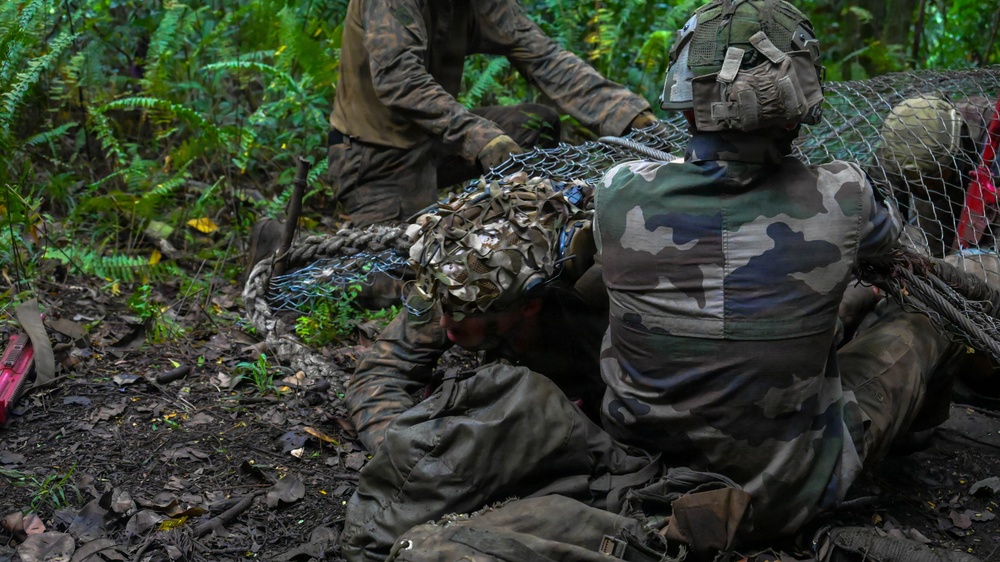DELAYEN 26: MRF-D Marines, French soldiers participate in squad obstacle course