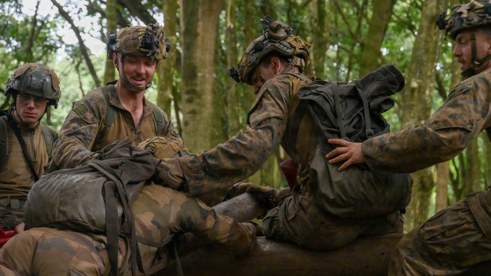 DELAYEN 26: MRF-D Marines, French soldiers participate in squad obstacle course
