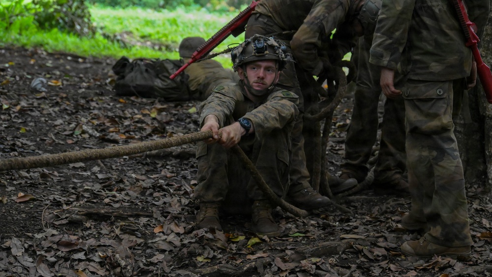 DELAYEN 26: MRF-D Marines, French soldiers participate in squad obstacle course