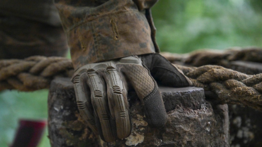 DELAYEN 26: MRF-D Marines, French soldiers participate in squad obstacle course