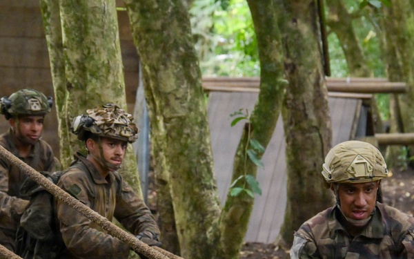 DELAYEN 26: MRF-D Marines, French soldiers participate in squad obstacle course
