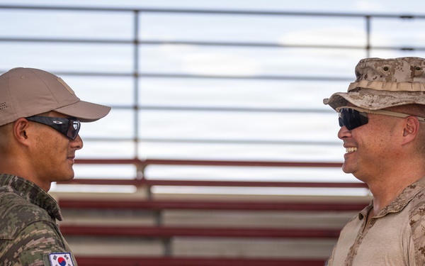 Maj. Gen. Mark Clingan visits ROK marines during SLTE 4-26