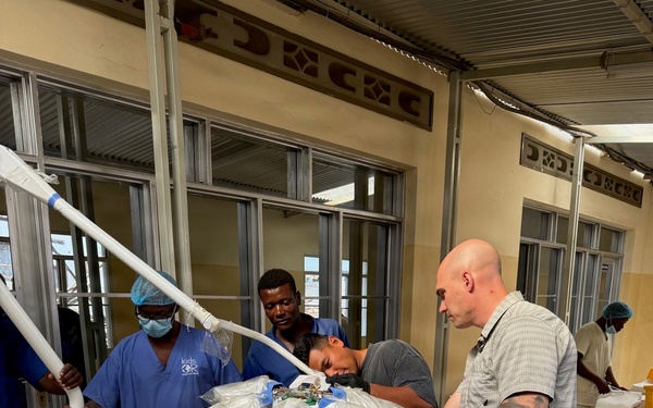 US, Burundian medical teams treat patients side by side at Kamenge Military Hospital
