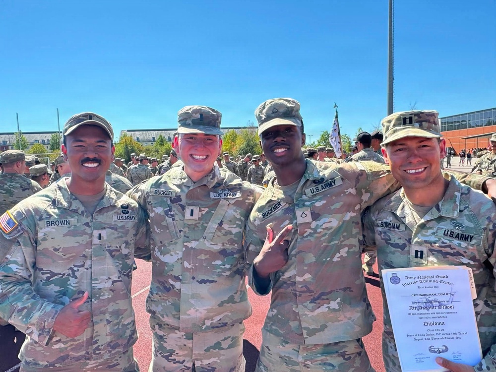 Capt. Tom Burcham Graduates Air Assault photo 2
