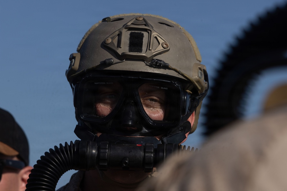 DVIDS - Images - Force Reconnaissance Marines conduct combat dive ...