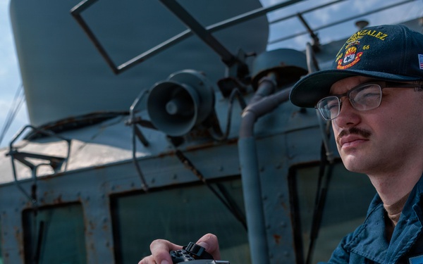 Watchstanders aboard USS Gonzalez