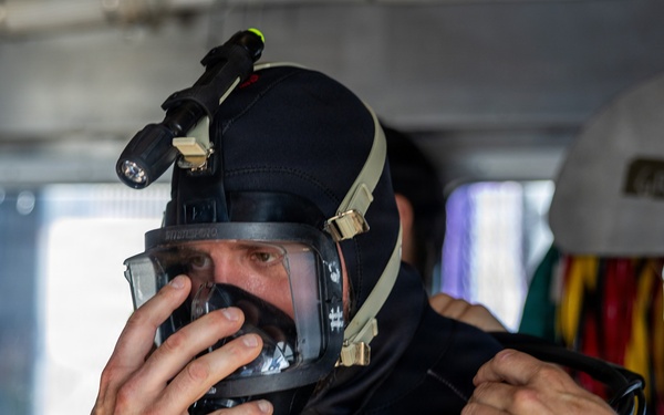 Forged Underwater: PNSY Dive Team Conducts Inspection of New Caisson