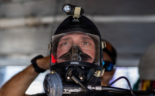 Forged Underwater: PNSY Dive Team Conducts Inspection of New Caisson