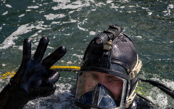 Forged Underwater: PNSY Dive Team Conducts Inspection of New Caisson