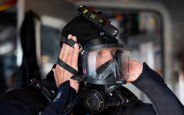 Forged Underwater: PNSY Dive Team Conducts Inspection of New Caisson