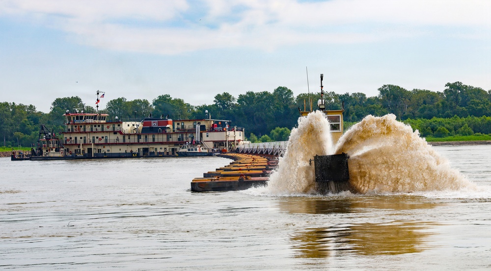 USACE dredging operations near St. Louis