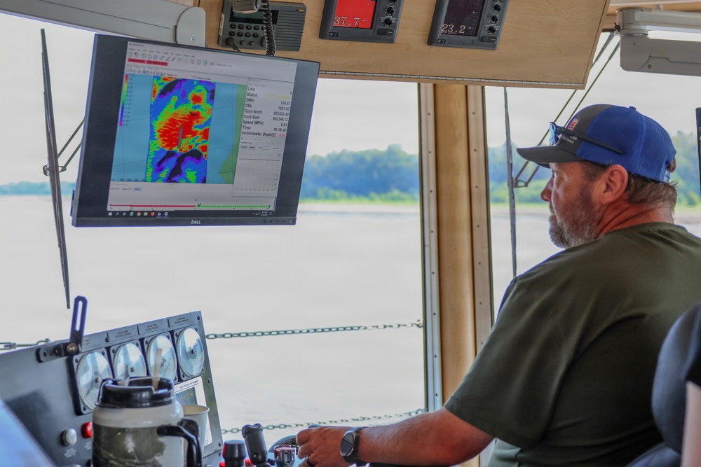 USACE dredging operations near St. Louis