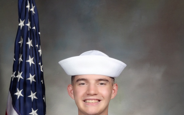 Schlecht Earns Military Excellence Award at Recruit Training Command