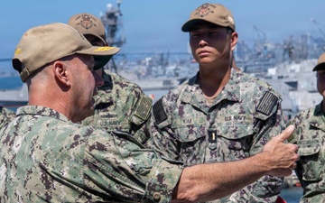 VCNO Visits USS Ashland