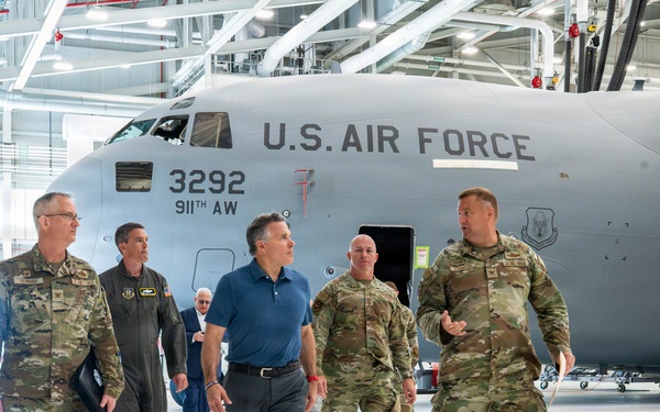 Sen. David McCormick visits the 911th AW