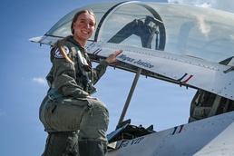 Indianapolis teacher named Thunderbirds Hometown Hero at Grissom Air and Space Expo