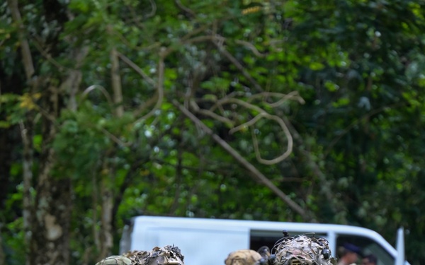 DELAYEN 26: MRF-D Marines, French soldiers participate in shooting range competition
