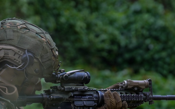 DELAYEN 26: MRF-D Marines, French soldiers participate in shooting range competition