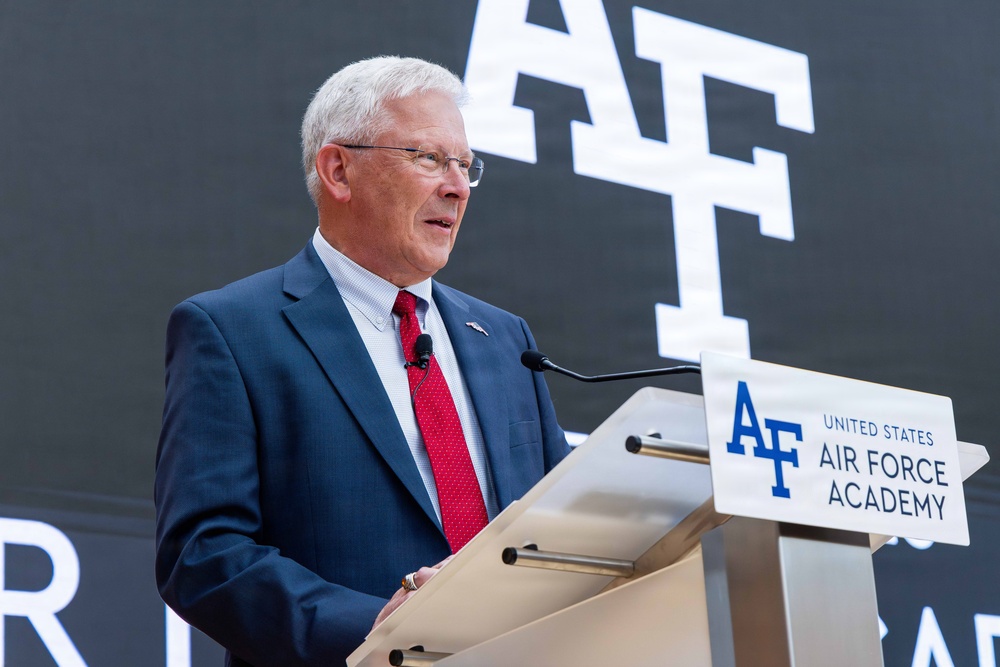 Academy dedicates Rokke Drive in honor of former Dean