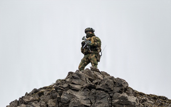 U.S. Marines, Norwegian Home Guard Conduct Joint Displacement in Jan Mayen
