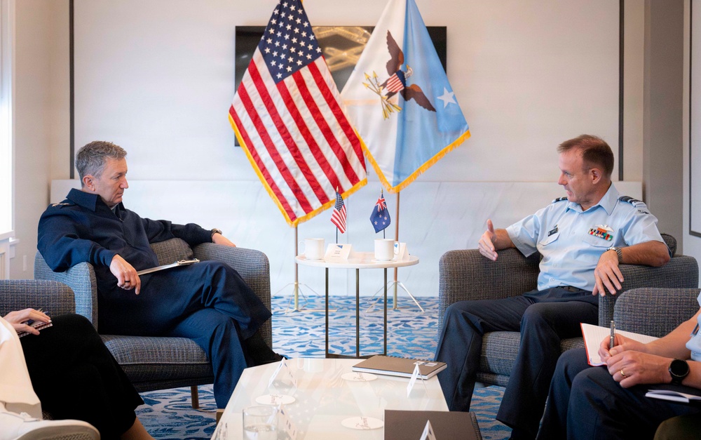 CJCS Meets with New Zealand CHOD