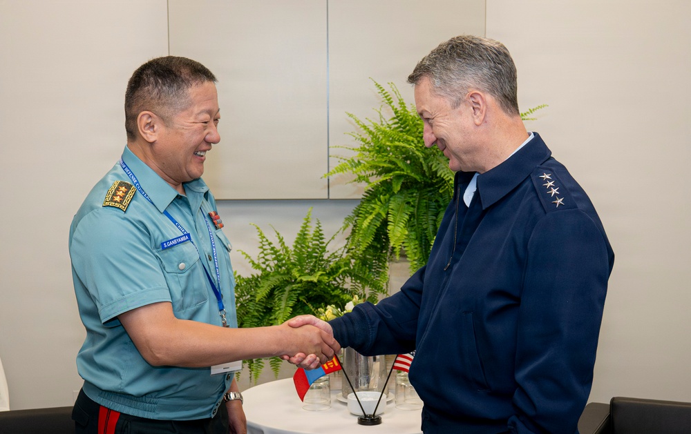 CJCS Meets with Mongolia CHOD