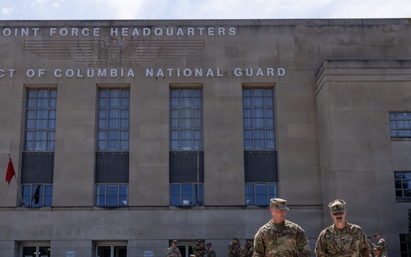 186th MP Company command team departs D.C. Armory