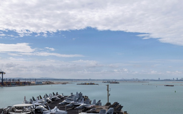 Abraham Lincoln Carrier Strike Group arrives in Thailand