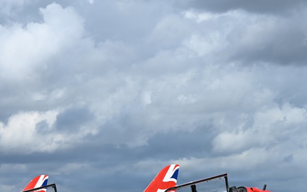 Red Arrows swoop in to RAF Mildenhall