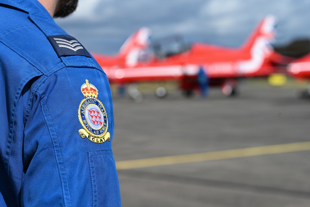 Red Arrows swoop in to RAF Mildenhall