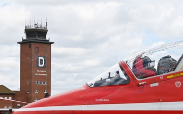 Red Arrows swoop in to RAF Mildenhall