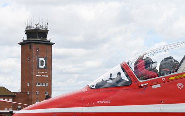 Red Arrows swoop in to RAF Mildenhall