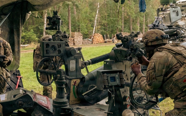 Saber Junction 26: U.S. Soldiers Manning a Howitzer