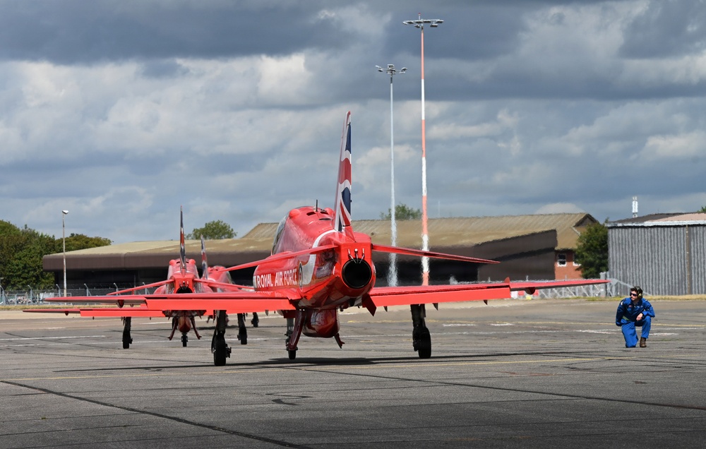 Red Arrows swoop in to RAF Mildenhall