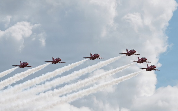 Red Arrows swoop in to RAF Mildenhall