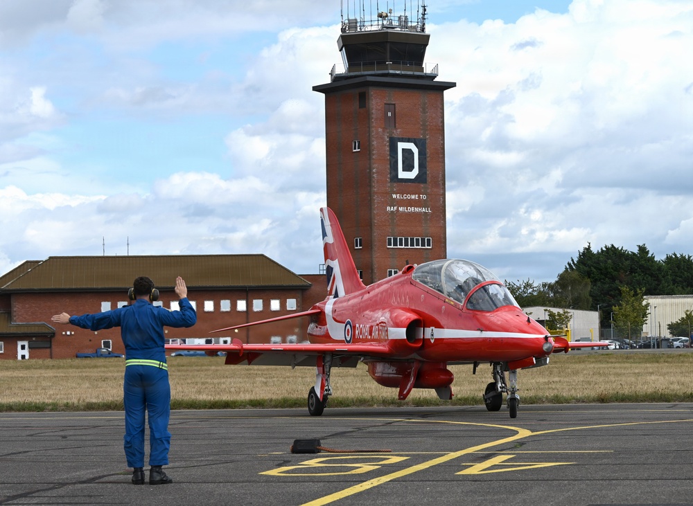 Red Arrows swoop in to RAF Mildenhall