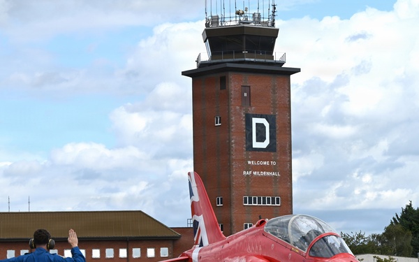 Red Arrows swoop in to RAF Mildenhall