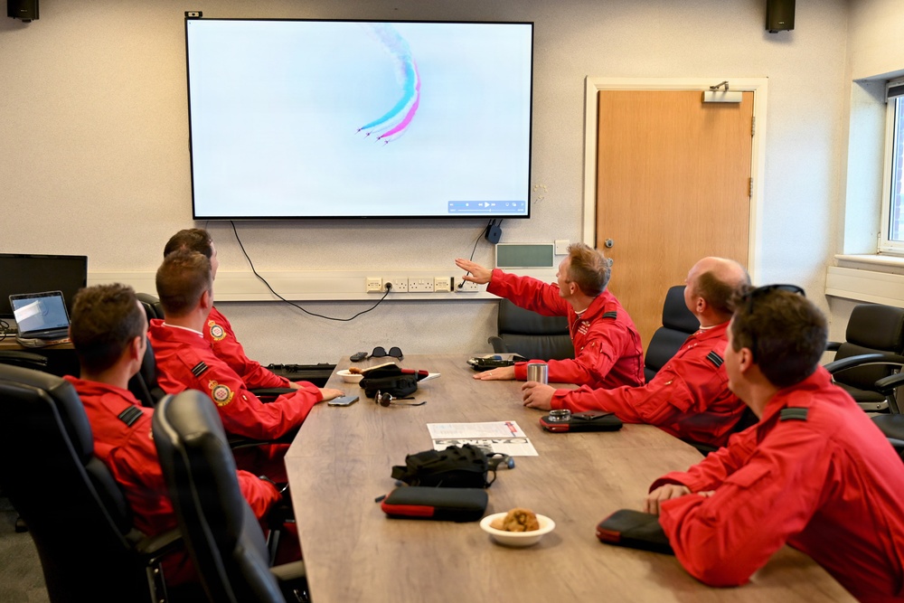 Red Arrows swoop in to RAF Mildenhall