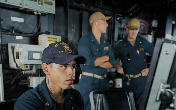 USS Farragut (DDG 99) Participates in TFEX