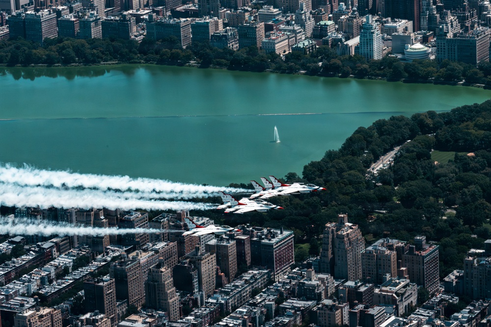 Thunderbirds fly over Statue of Liberty